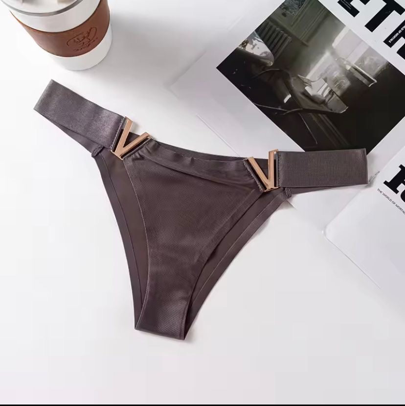 V BUCKLE PANTY