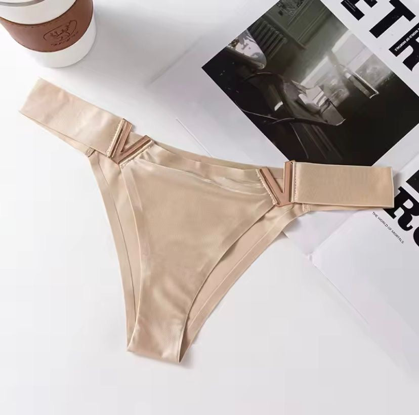 V BUCKLE PANTY