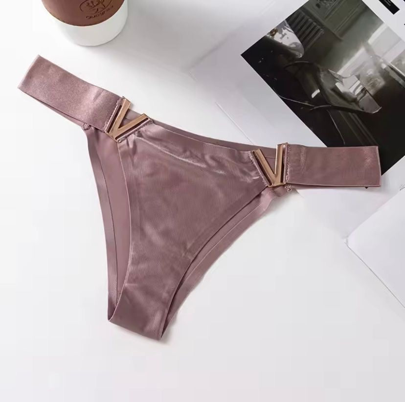 V BUCKLE PANTY