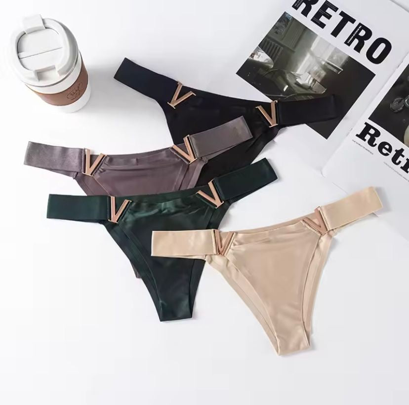 V BUCKLE PANTY